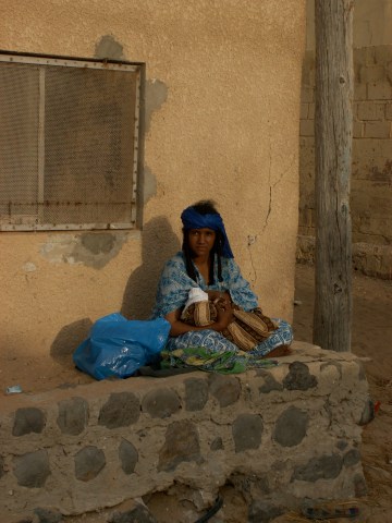 Une femme et son enfant